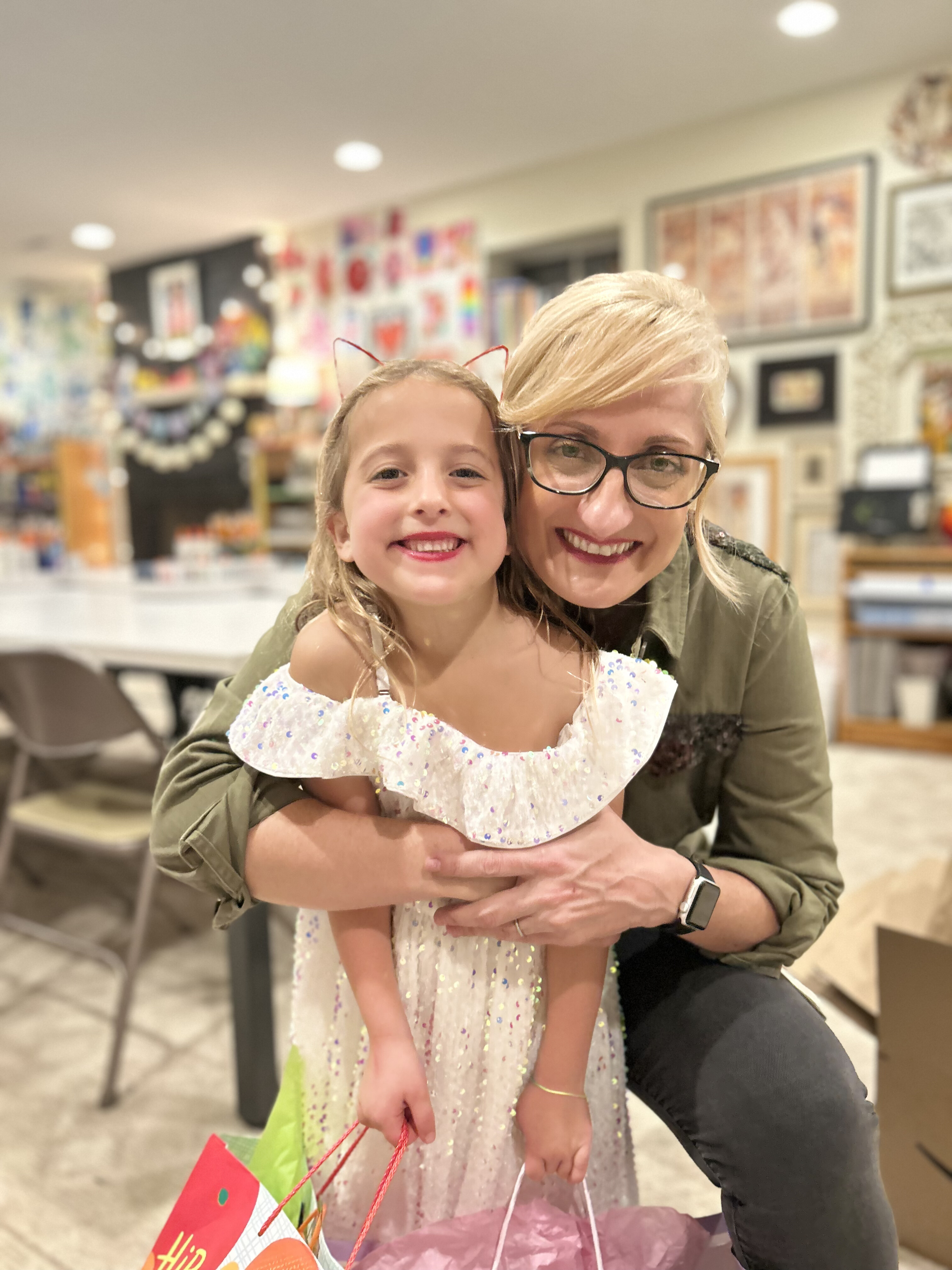 Molly Haworth with a student in her art studio